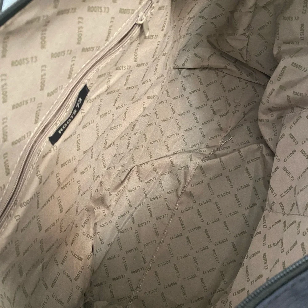 <3 NEW Roots overnight bag w leather details - Picture 4 of 4